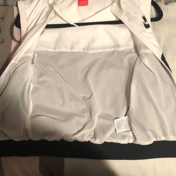 *SOLD ON MERCARI* Nike windbreaker vest - Picture 5 of 6